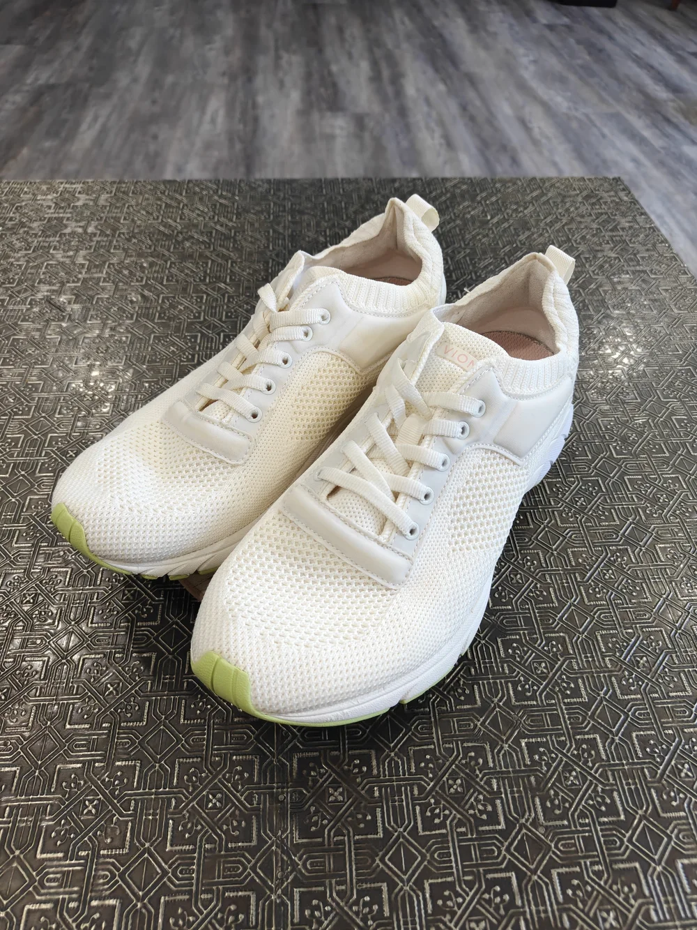 Vionic Endure Athletic Shoes In Marshmallow Color Size 9.5